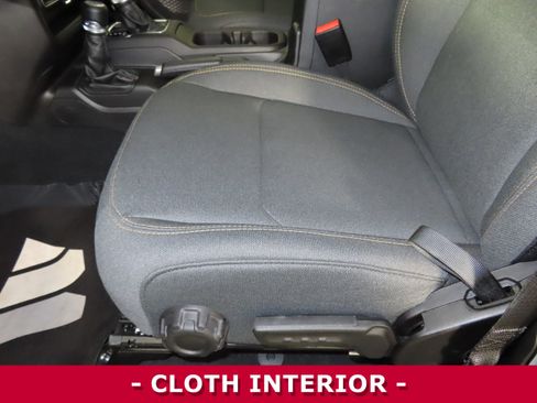 Used 2025 Jeep Gladiator Sport image 9