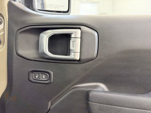 Used 2025 Jeep Wrangler Unlimited Sport AWD/4WD image 33
