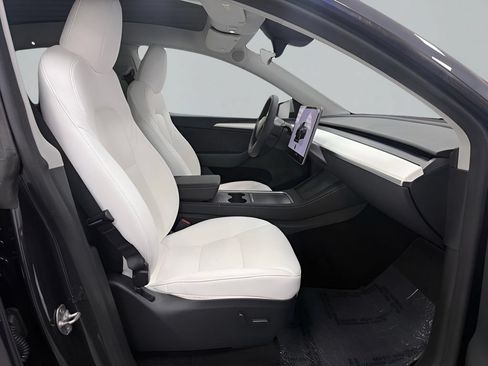 Used 2024 Tesla Model Y Long Range AWD/4WD image 12