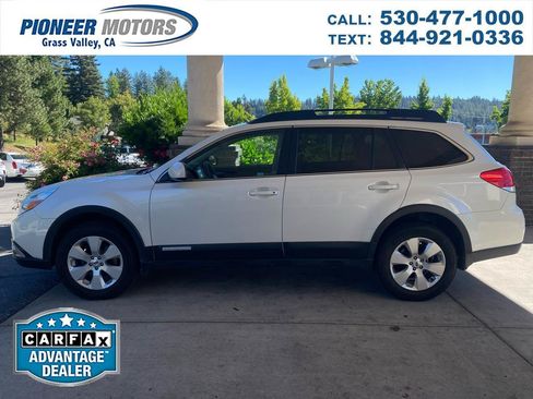 Used 2011 Subaru Outback 2.5i Limited AWD/4WD image 1