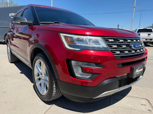 Used 2017 Ford Explorer XLT w/ Equipment Group 202A AWD/4WD image 5