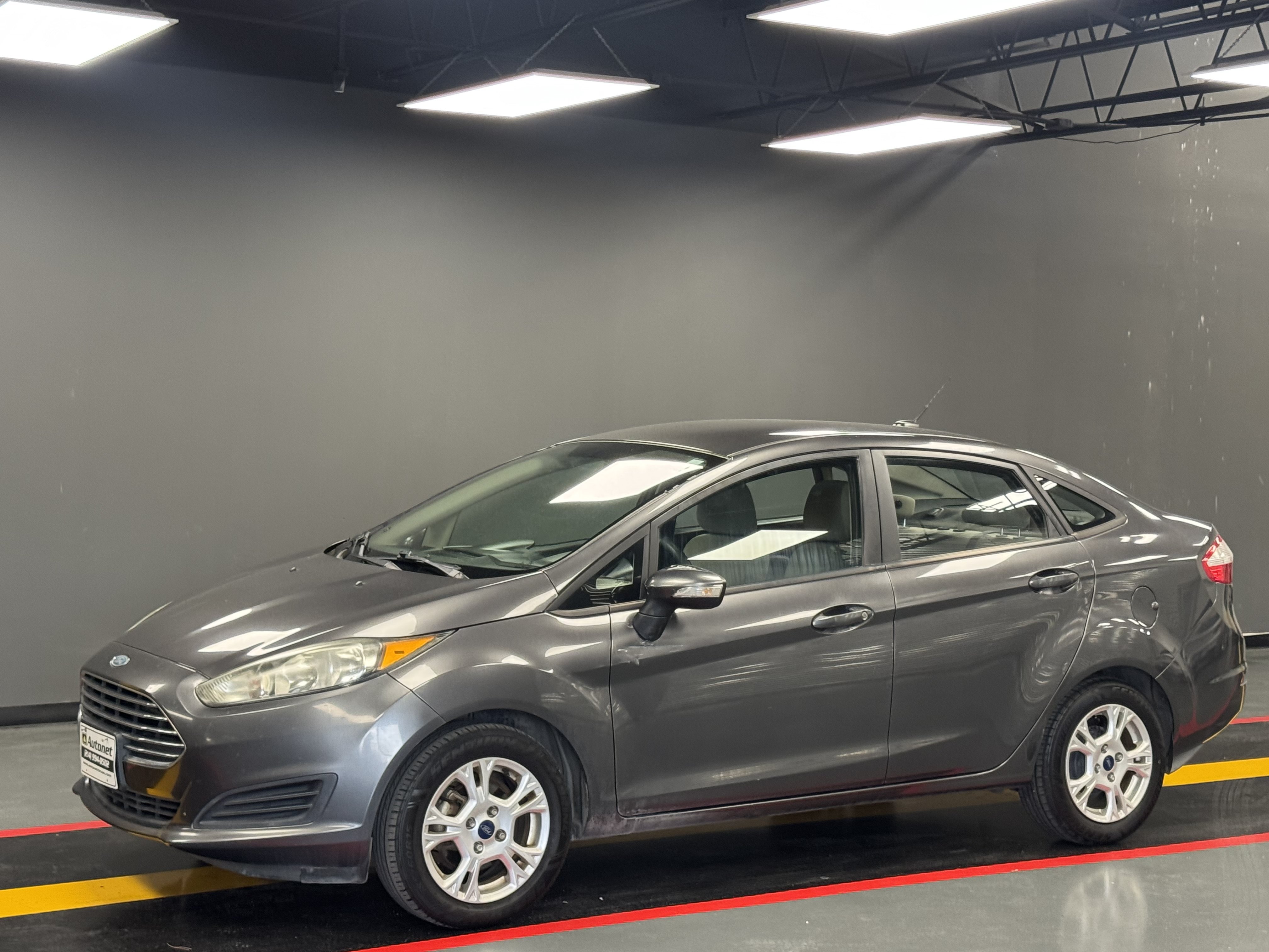 Used 2015 Ford Fiesta SE FWD image 1