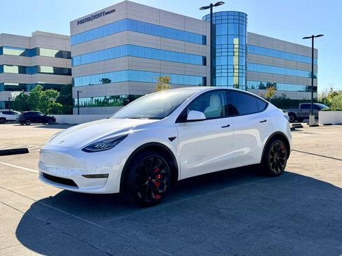 Used 2022 Tesla Model Y Long Range AWD/4WD image 13
