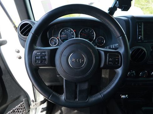 Used 2018 Jeep Wrangler Sport image 11