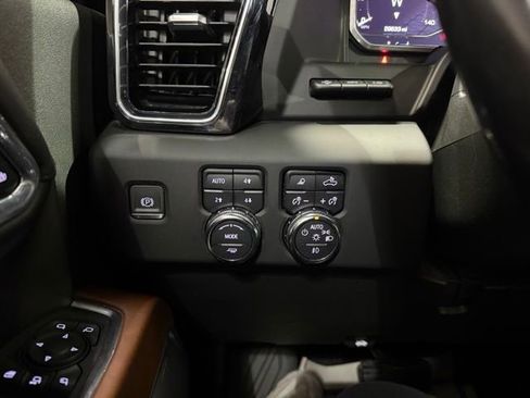 Certified 2024 GMC Sierra 2500 Denali Ultimate image 16