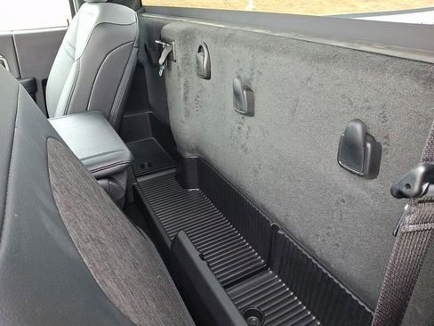 Used 2024 RAM 2500 Tradesman w/ Chrome Appearance Group image 10