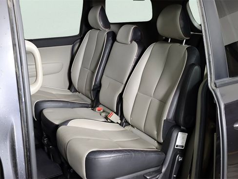 Used 2020 Kia Sedona EX image 37