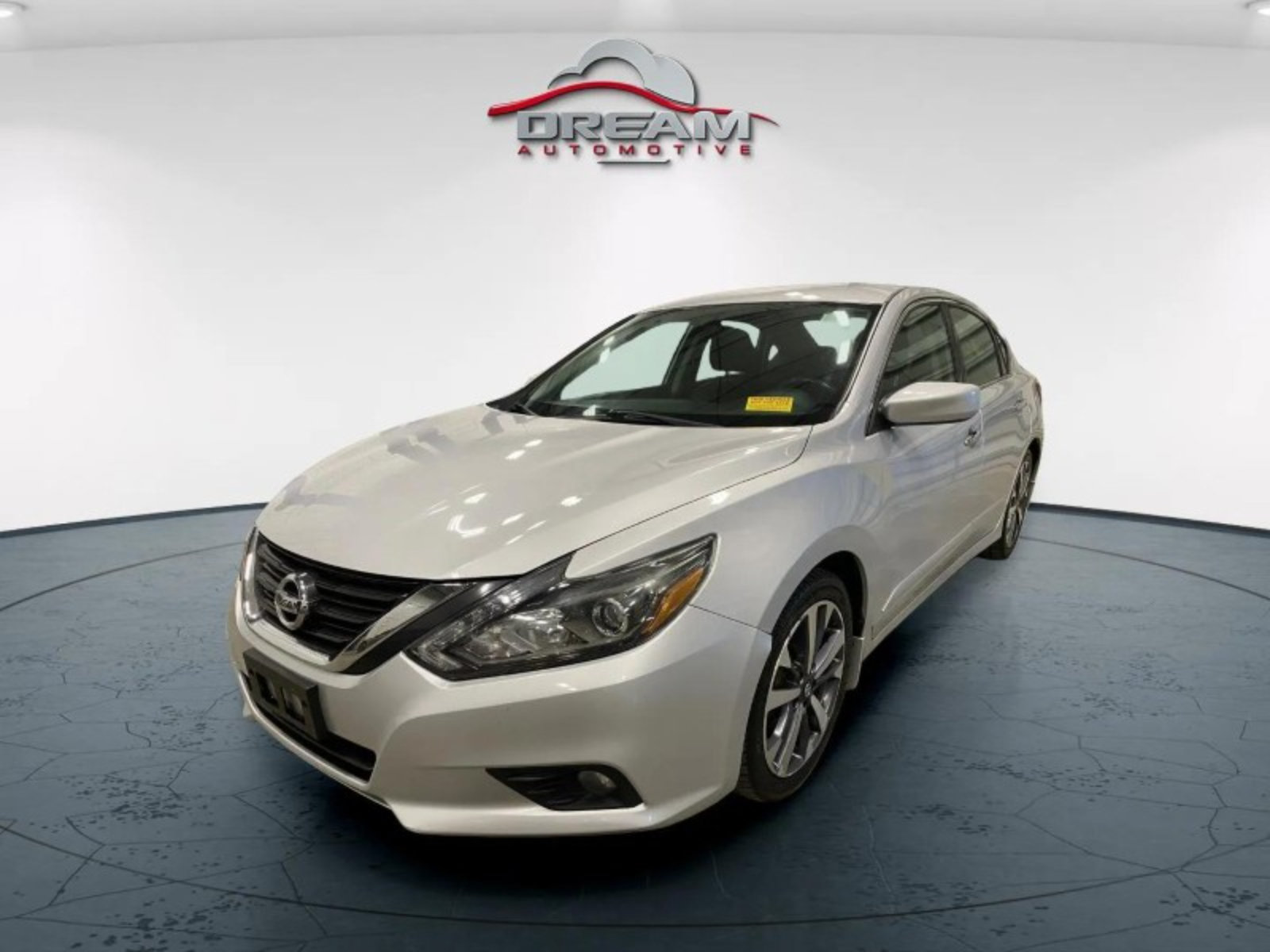 Used 2017 Nissan Altima 2.5 SR w/ LED Appearance Package FWD image 4