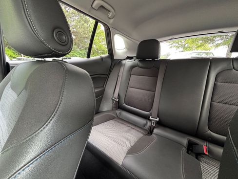 Used 2025 Chevrolet Trax LT FWD image 39