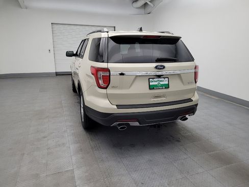 Used 2018 Ford Explorer XLT FWD image 6