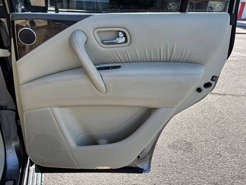 Used 2014 INFINITI QX80 4WD w/ Deluxe Touring Package image 25