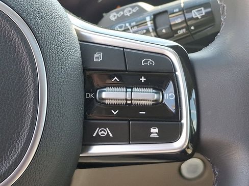 Used 2025 Kia Carnival SX image 23