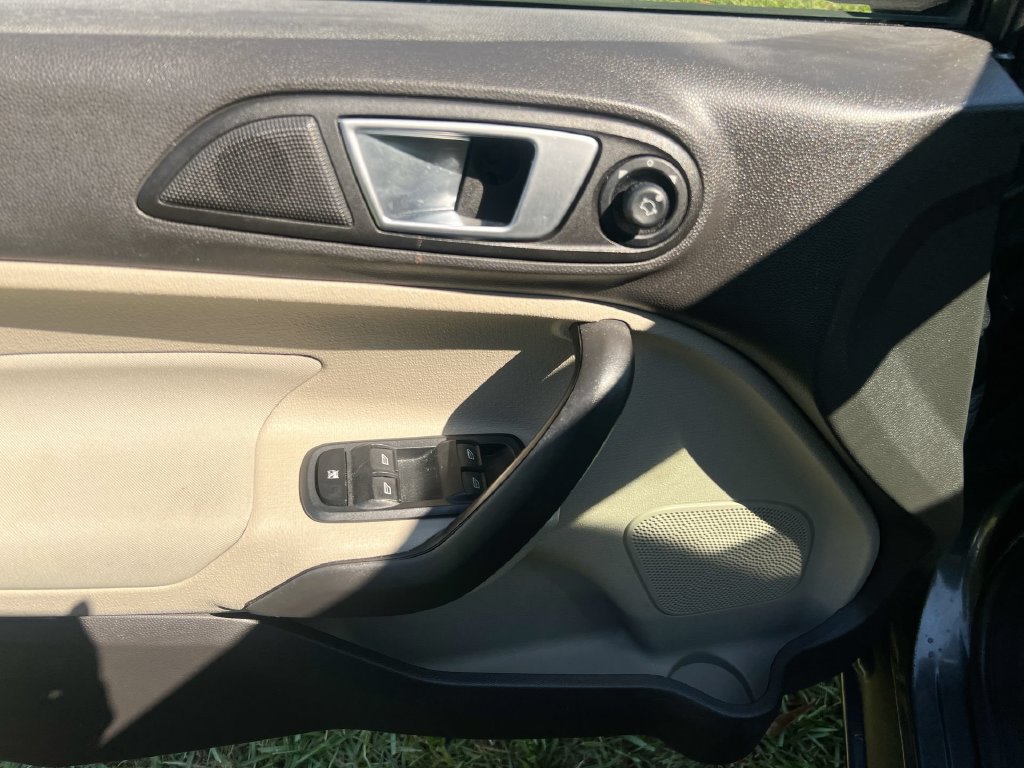 Used 2016 Ford Fiesta SE FWD image 15