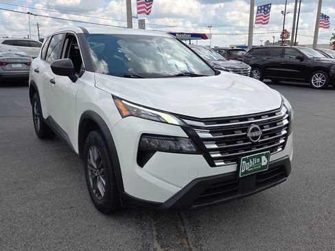 Used 2024 Nissan Rogue S AWD/4WD image 15