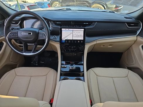 Used 2023 Jeep Grand Cherokee Limited w/ Luxury Tech Group II image 19