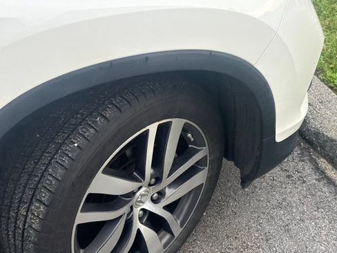 Used 2018 Honda Pilot Touring image 11