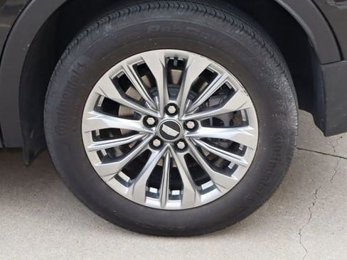 Used 2025 Cadillac XT4 Premium Luxury FWD image 28