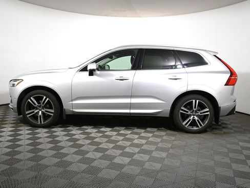 Used 2019 Volvo XC60 T5 Momentum w/ Multimedia Package AWD/4WD image 2