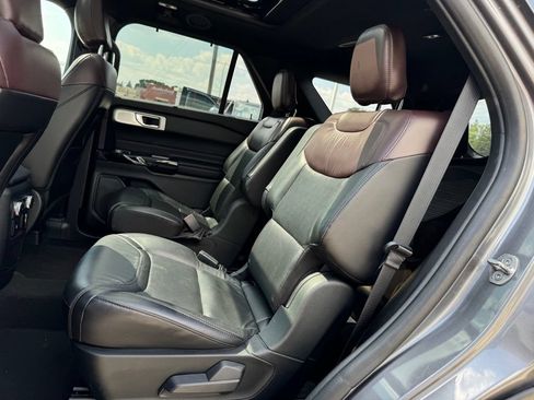 Used 2021 Ford Explorer Platinum w/ Equipment Group 601A AWD/4WD image 7
