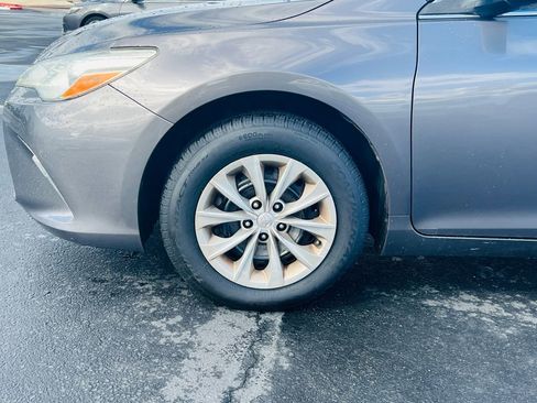 Used 2017 Toyota Camry LE image 5