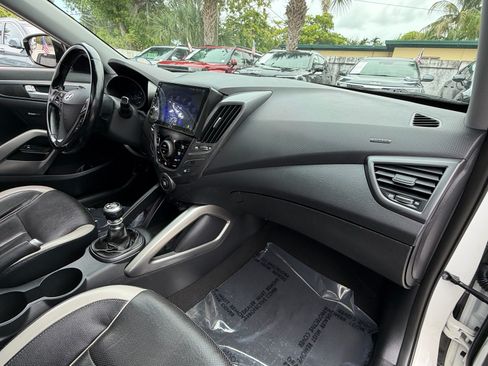 Used 2015 Hyundai Veloster Turbo w/ Option Group 04 FWD image 14