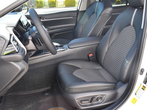 Used 2022 Toyota Camry SE FWD image 23