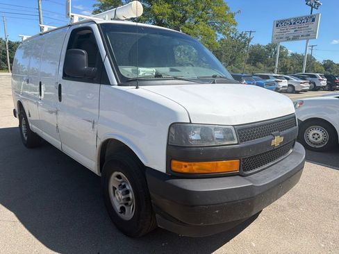 Used 2022 Chevrolet Express 2500 w/ Driver Convenience Package RWD image 3