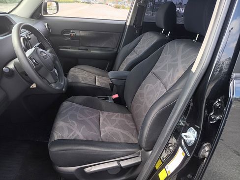 Used 2014 Scion xB Hatchback 4D image 11