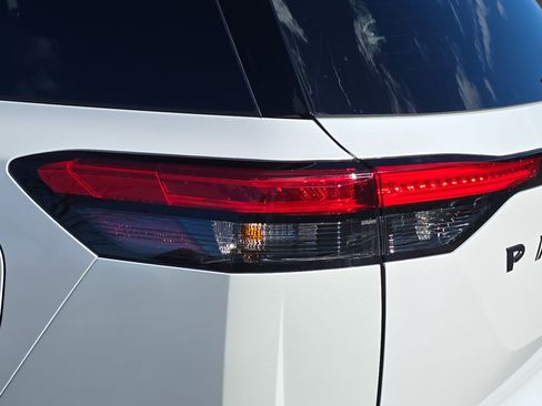 New 2025 Nissan Pathfinder SL image 35