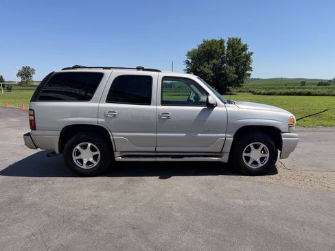 Used 2005 GMC Yukon Denali AWD/4WD image 6