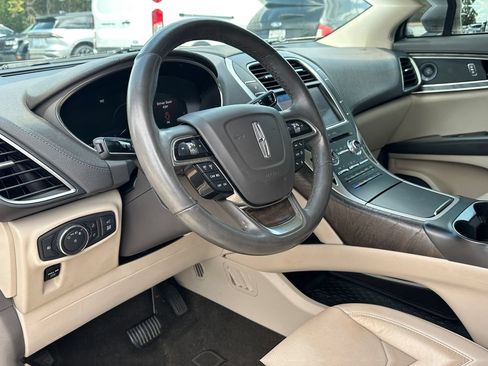 Used 2020 Lincoln Nautilus Reserve FWD image 16