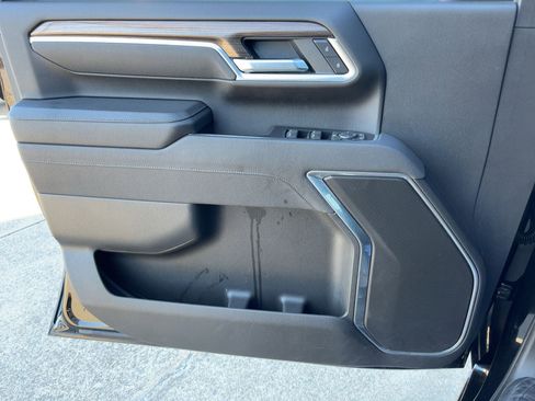 Used 2025 Chevrolet Silverado 2500 LT w/ Convenience Package image 21