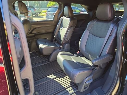 Used 2025 Toyota Sienna XSE image 17