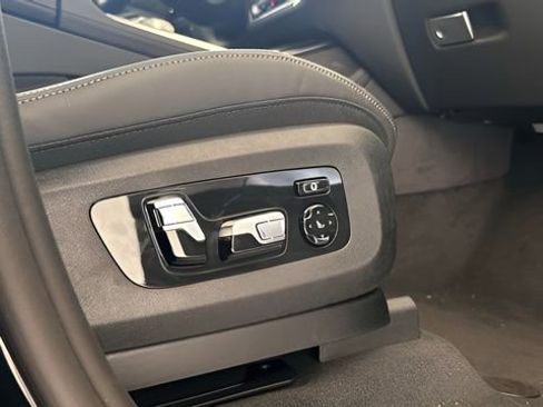Used 2026 BMW X7 M60i image 60