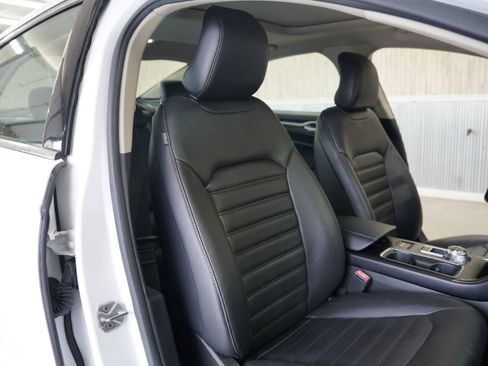 Used 2017 Ford Fusion SE w/ Fusion SE Technology Package image 26