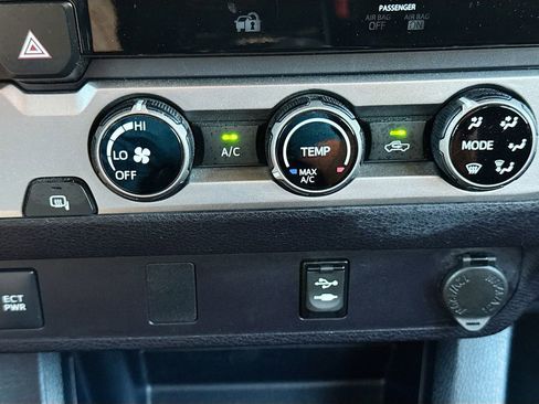 Used 2017 Toyota Tacoma SR5 image 17