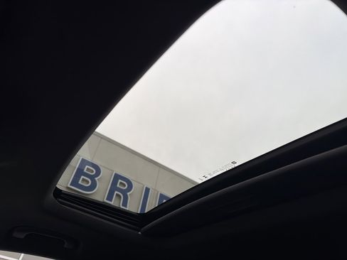 Used 2024 Chevrolet Trax RS w/ Sunroof Package image 16