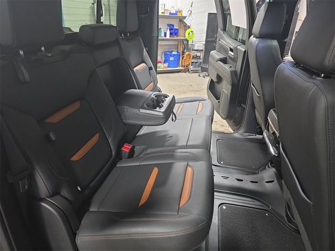 Used 2023 GMC Sierra 1500 AT4 w/ Technology Package image 11