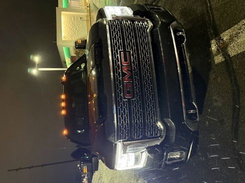 Used 2020 GMC Sierra 2500 Denali w/ Denali Ultimate Package image 2