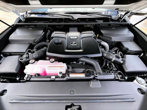 New 2026 Lexus LX 600 4WD w/ Premium Package image 17