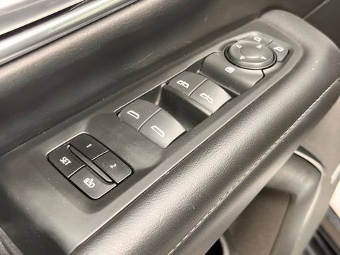 Used 2022 Chevrolet Suburban LT image 10