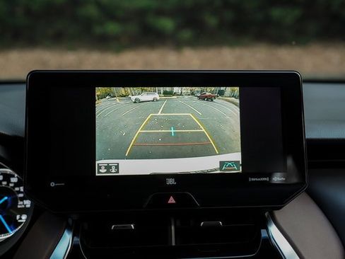 Used 2022 Toyota Venza XLE image 29