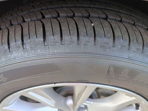 Used 2023 Honda CR-V EX-L image 11