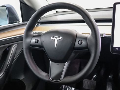 Used 2023 Tesla Model Y 2WD image 16