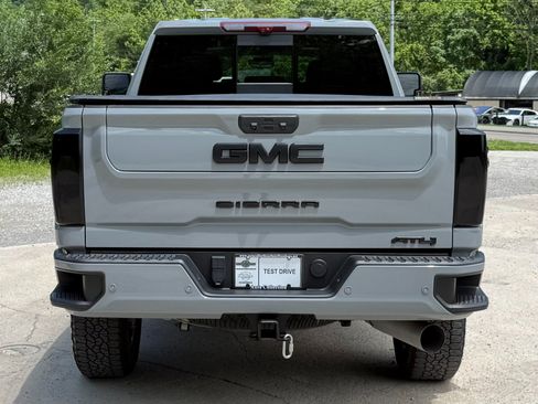 Used 2024 GMC Sierra 2500 AT4 w/ AT4 Premium Plus Package AWD/4WD image 6