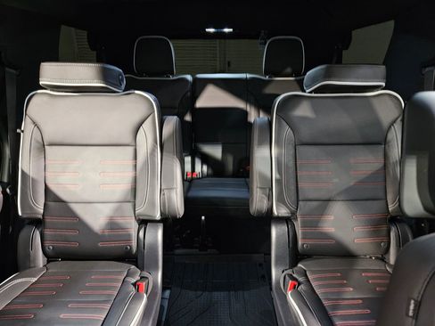 Used 2025 GMC Yukon AT4 Ultimate image 12