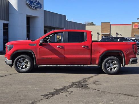 Used 2022 GMC Sierra 1500 Pro w/ Convenience Package image 3