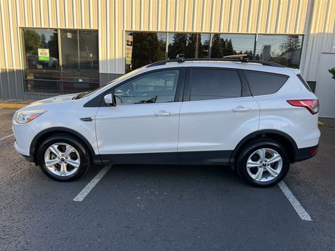 Used 2016 Ford Escape SE w/ SE Leather Comfort Package AWD/4WD image 2