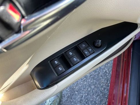 Used 2020 Toyota Camry LE image 19
