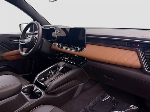 Used 2024 GMC Canyon AT4 image 28